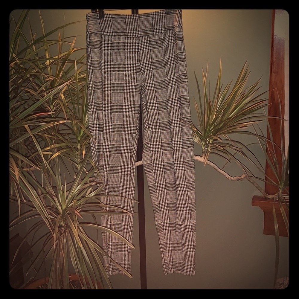 Adrienne Vittadini houndstooth leggings